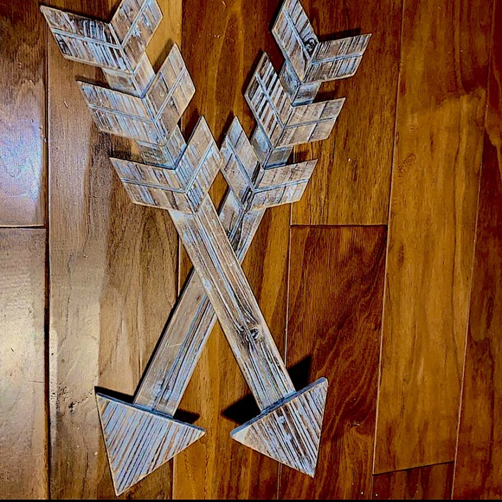 Cute Wooden Arrow Wall Decor